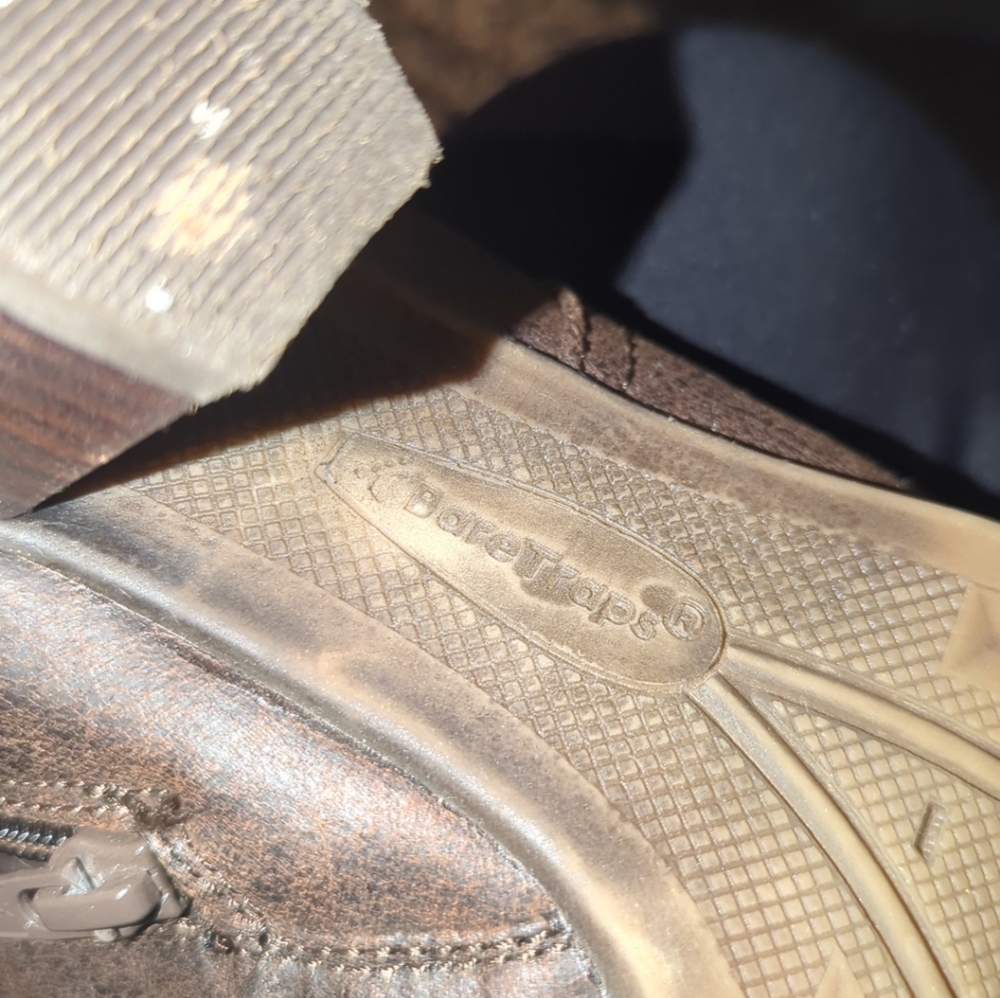 Boots - Picture 5 of 9
